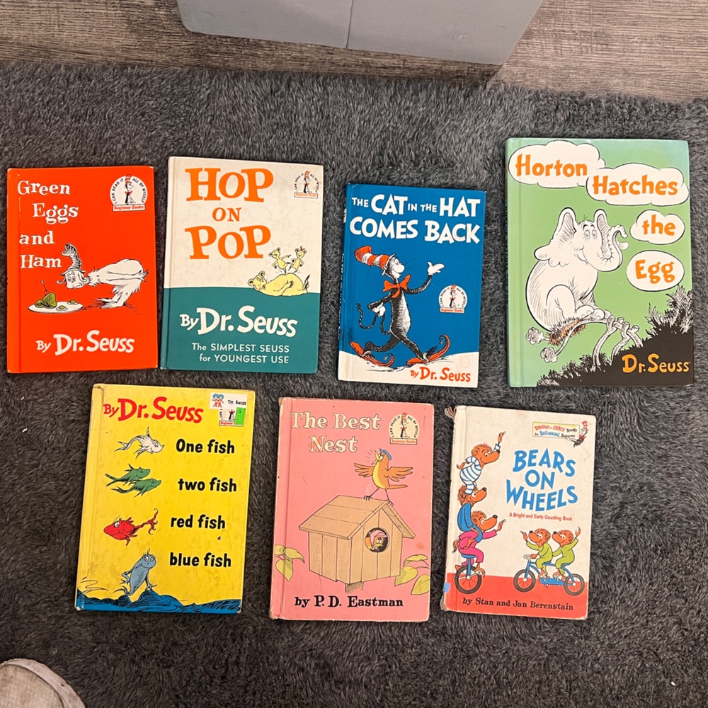 📘📕📙DR SEUSS